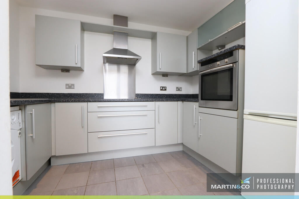Apartment in Victoria Wharf, Grangetown - More