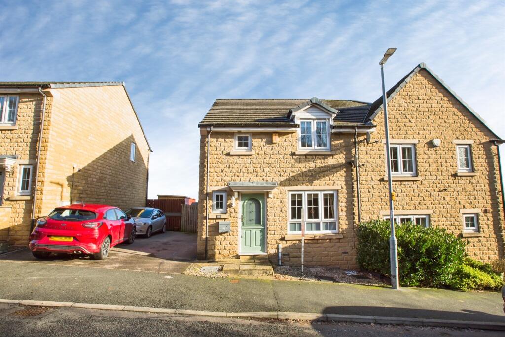 3-bed semi-detached on Fountain Head Road, Halifax, £230,000