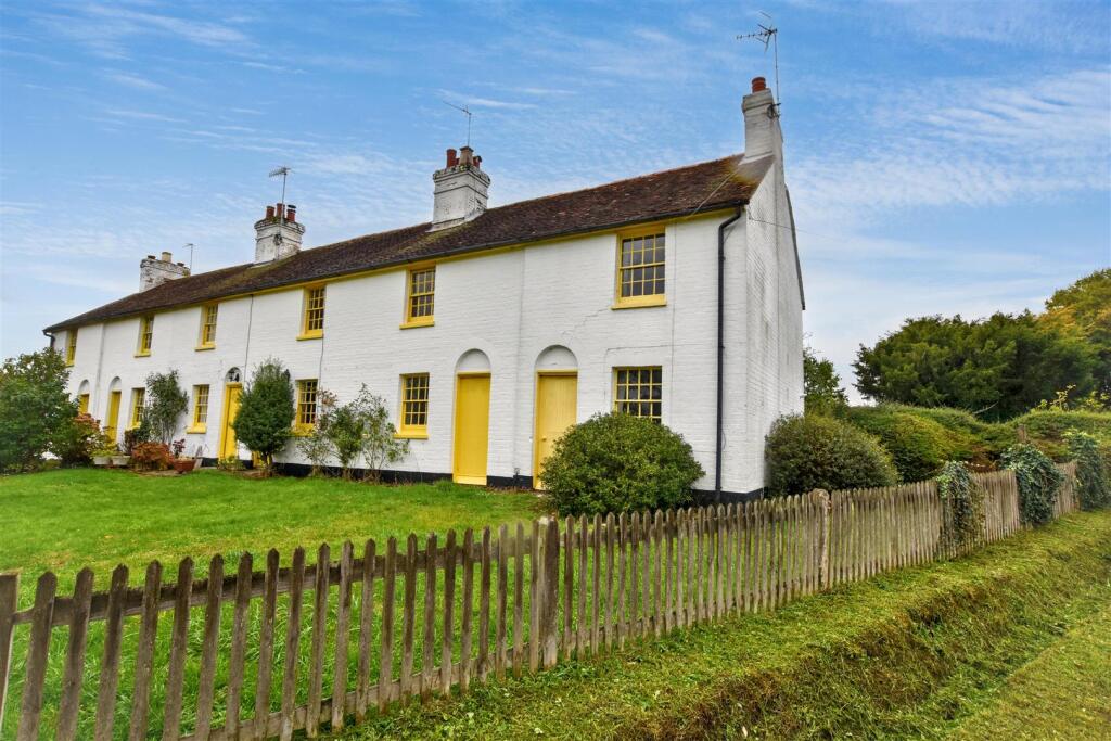 2-bed terraced on Back Lane, Shipbourne, Tonbridge, £250,000