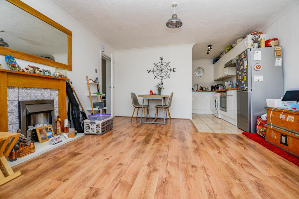 Apartment in Southampton - View 4
