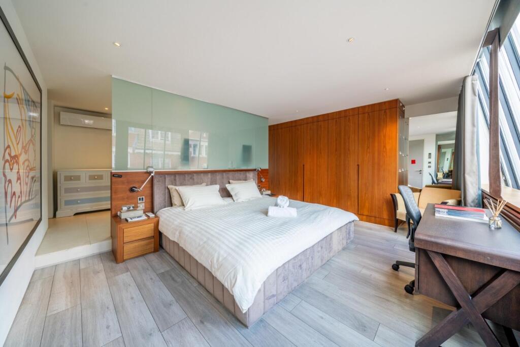 4 bedroom mews property for rent