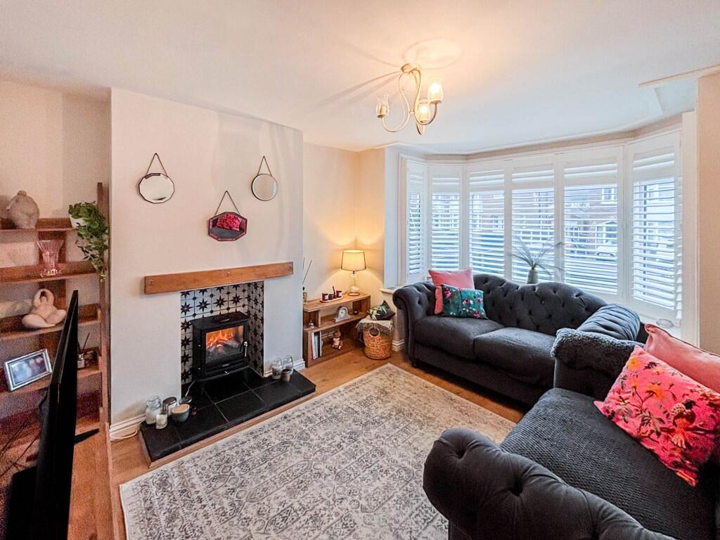Lynwood Crescent, Pontefract, West Yorkshire, WF8 photo 2