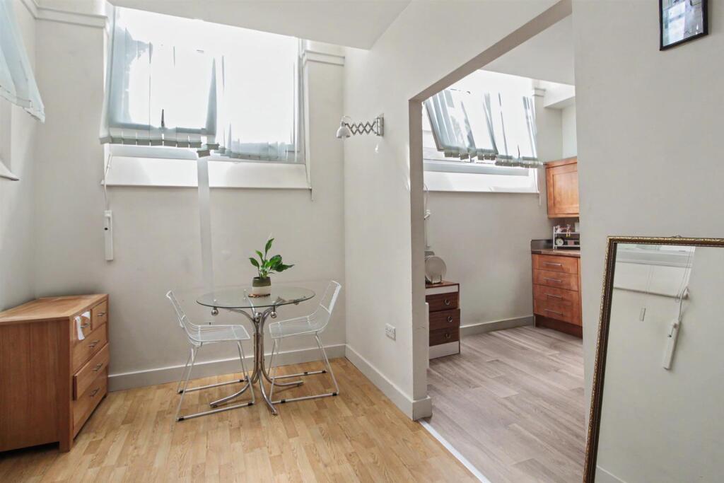 Apartment in Nottingham, Radford - View 4
