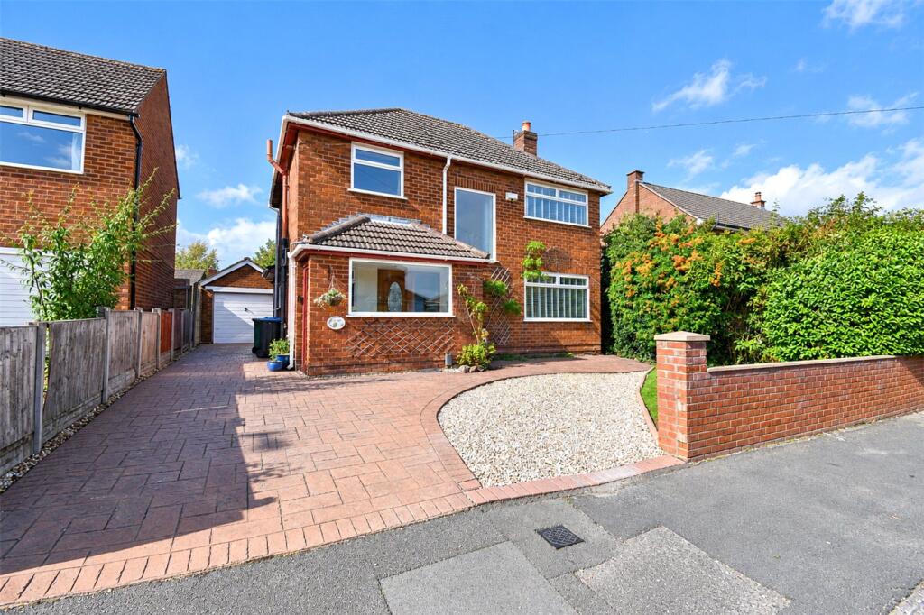 4-bed detached on Underwood Drive, Whitby, Ellesmere Port, £375,000