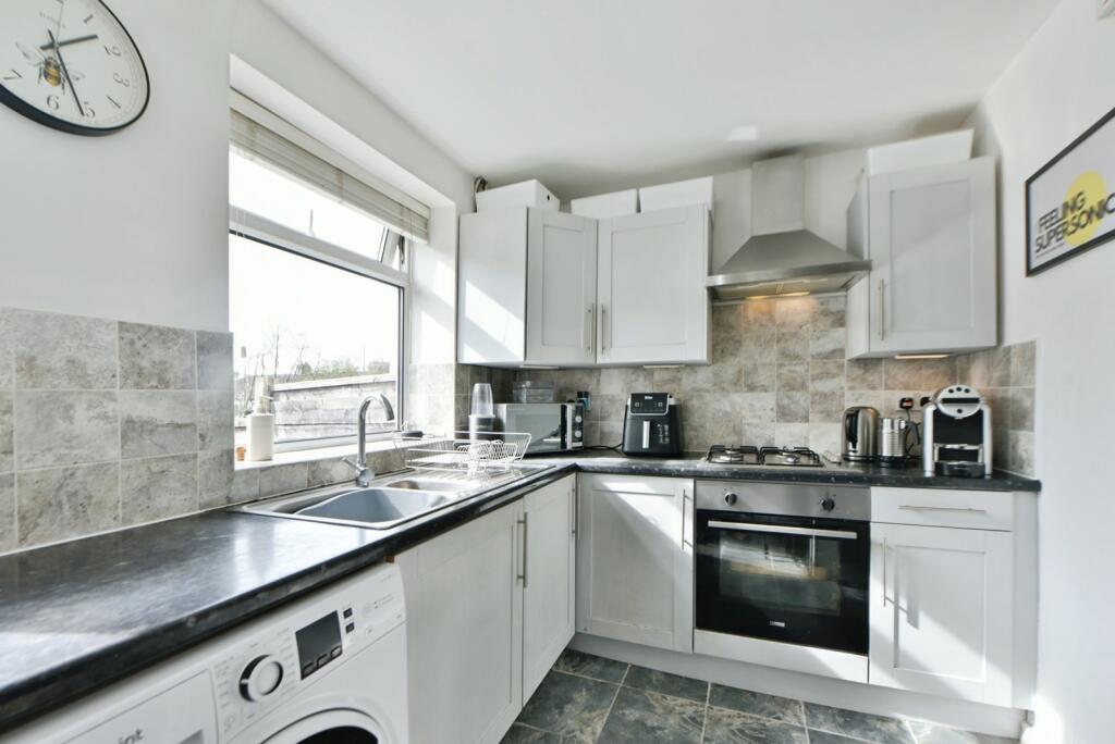 Higham Lane, Hyde, Greater Manchester, SK14 photo 3