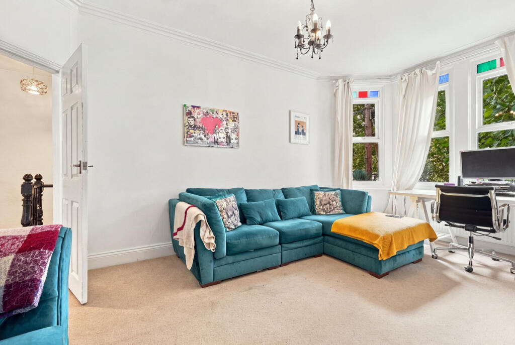 Apartment in Southend-on-Sea, Southend City Centre Neighbourhood, Prittlewell - More