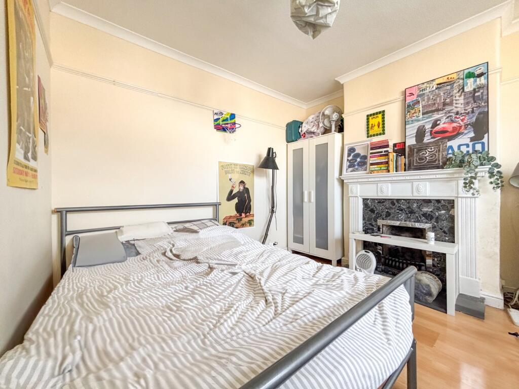 5 bedroom semi-detached house for rent