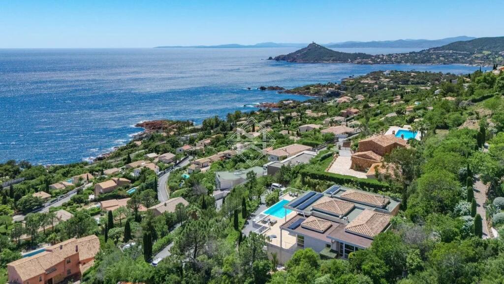 Main image of property: Provence-Alps-Cote d`Azur, Var, Agay