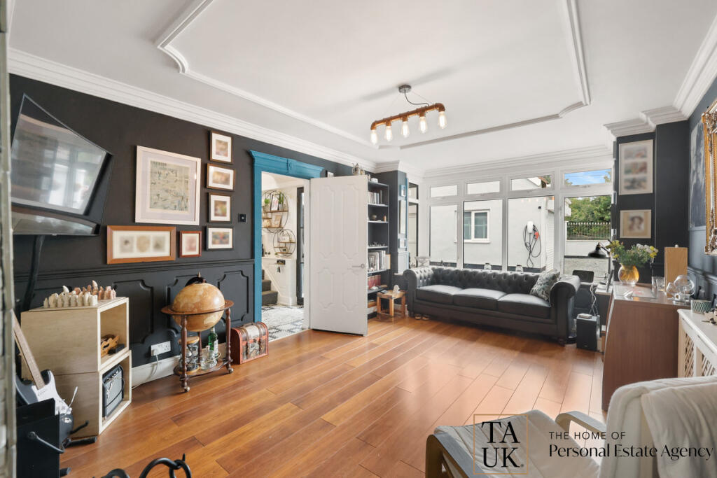 House in Southend-on-Sea - View 5