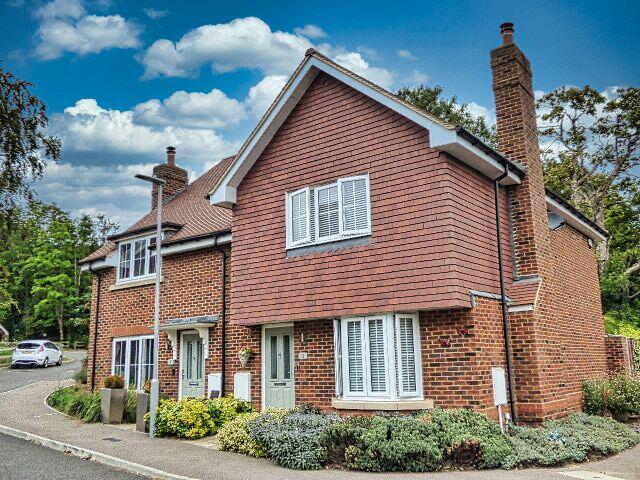 3-bed semi-detached on The Paddocks, Lenham, Maidstone, Kent, £143,500