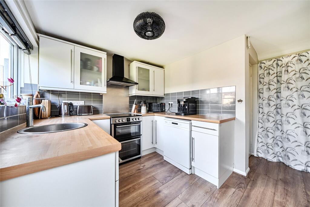 Avon Drive, Bedford, Bedfordshire, MK41 photo 4