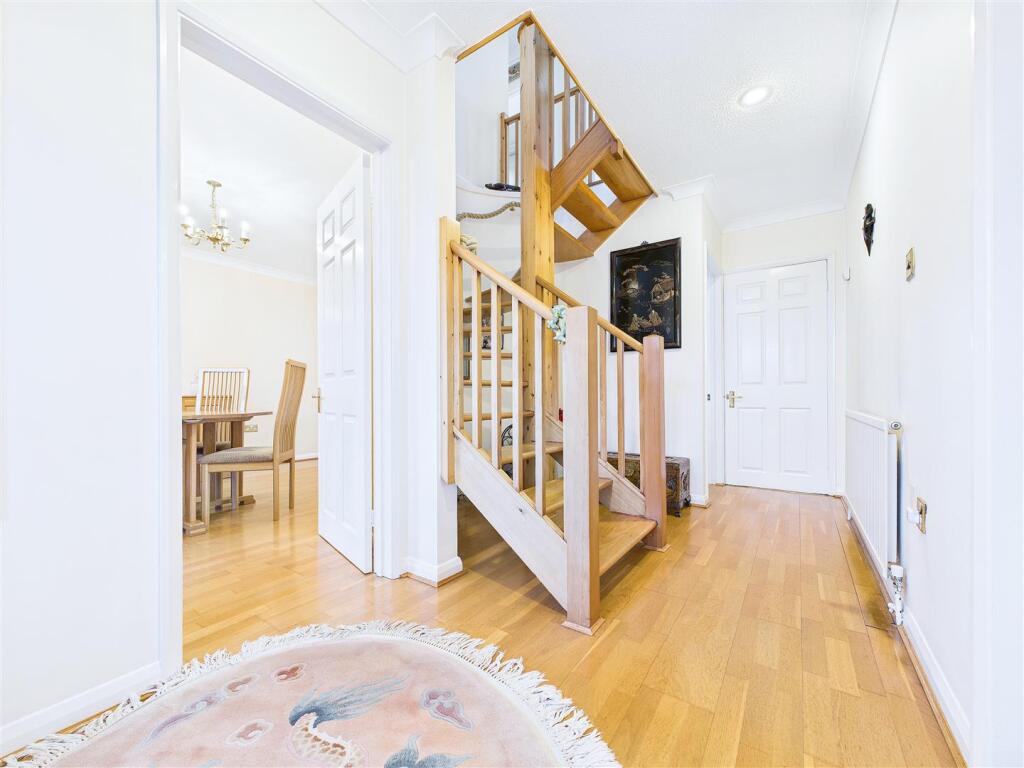 House in Chelmsford, Great Baddow - View 2