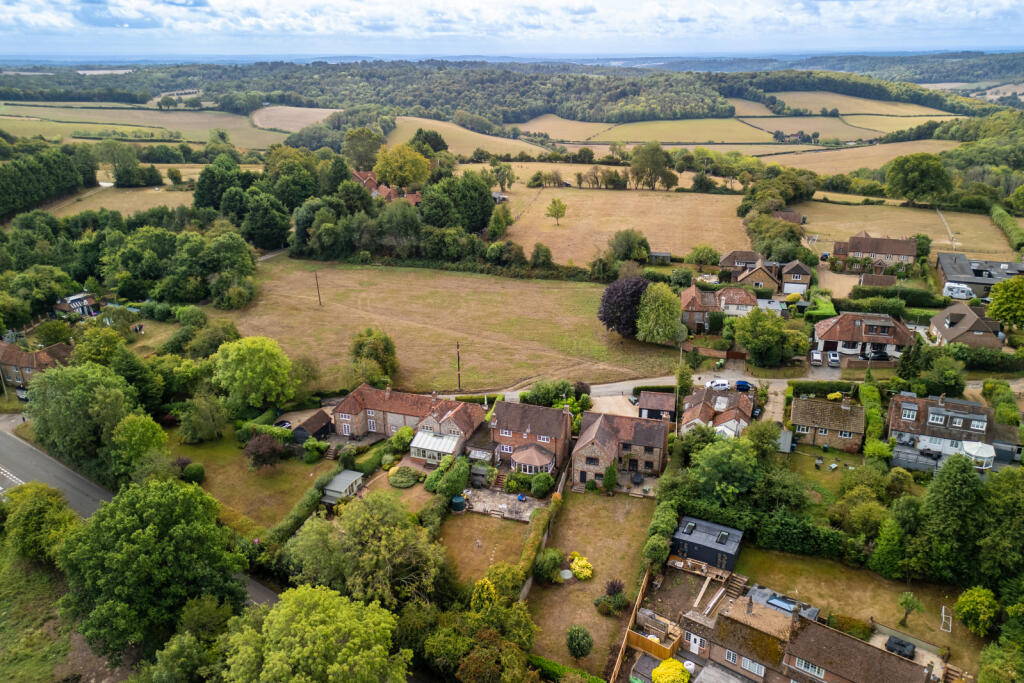Cadmore End, High Wycombe, Buckinghamshire, HP14 photo 3