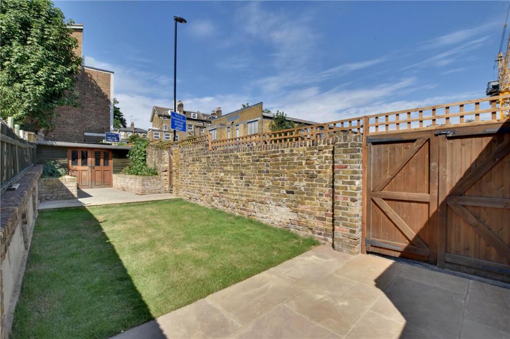 House in London, Cordwell Estate, Hither Green - View 3