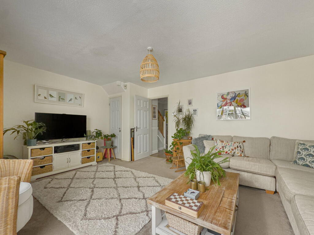House in Dartford - More