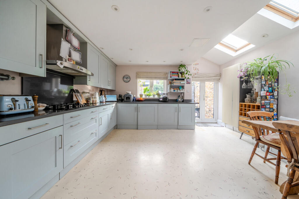 House in London - View 2