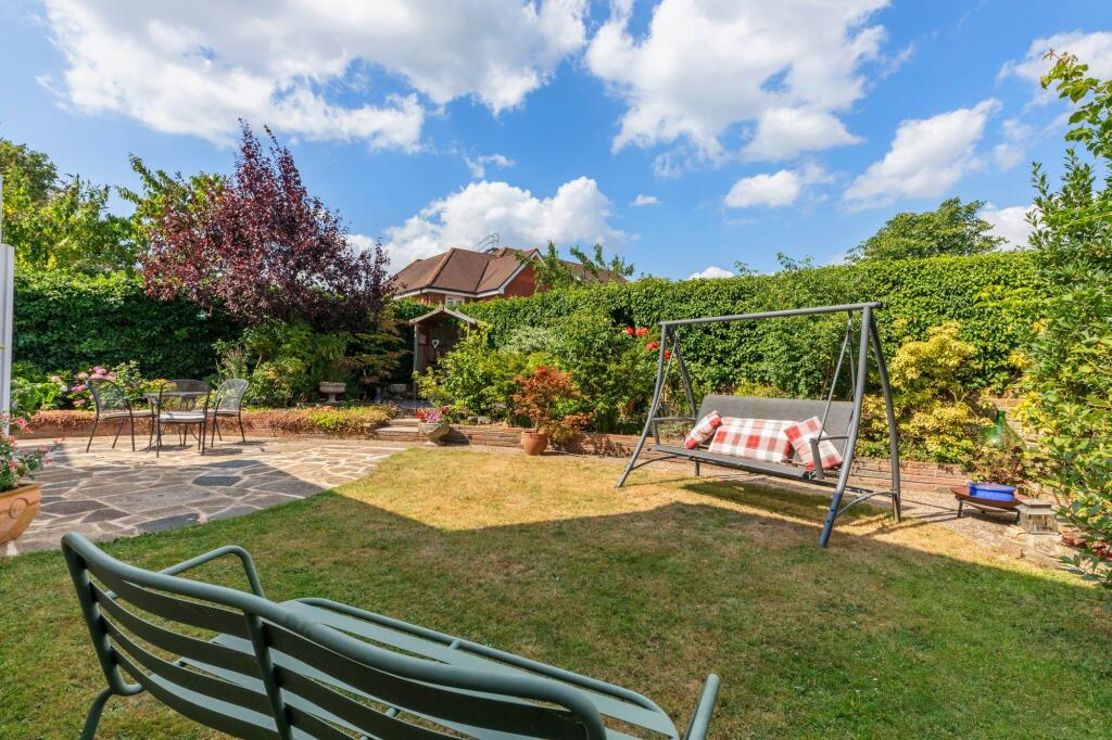 House in Loudwater, Chepping Wycombe - View 5