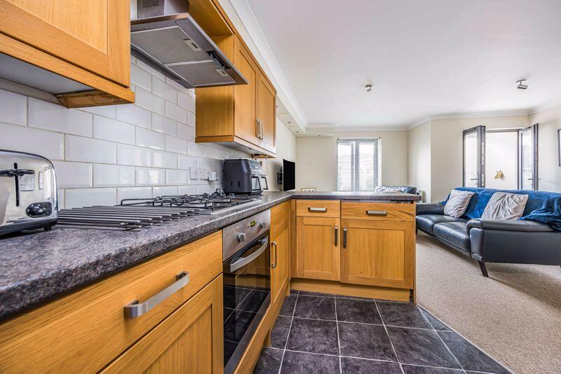 Apartment in Portsmouth, Southsea - View 3