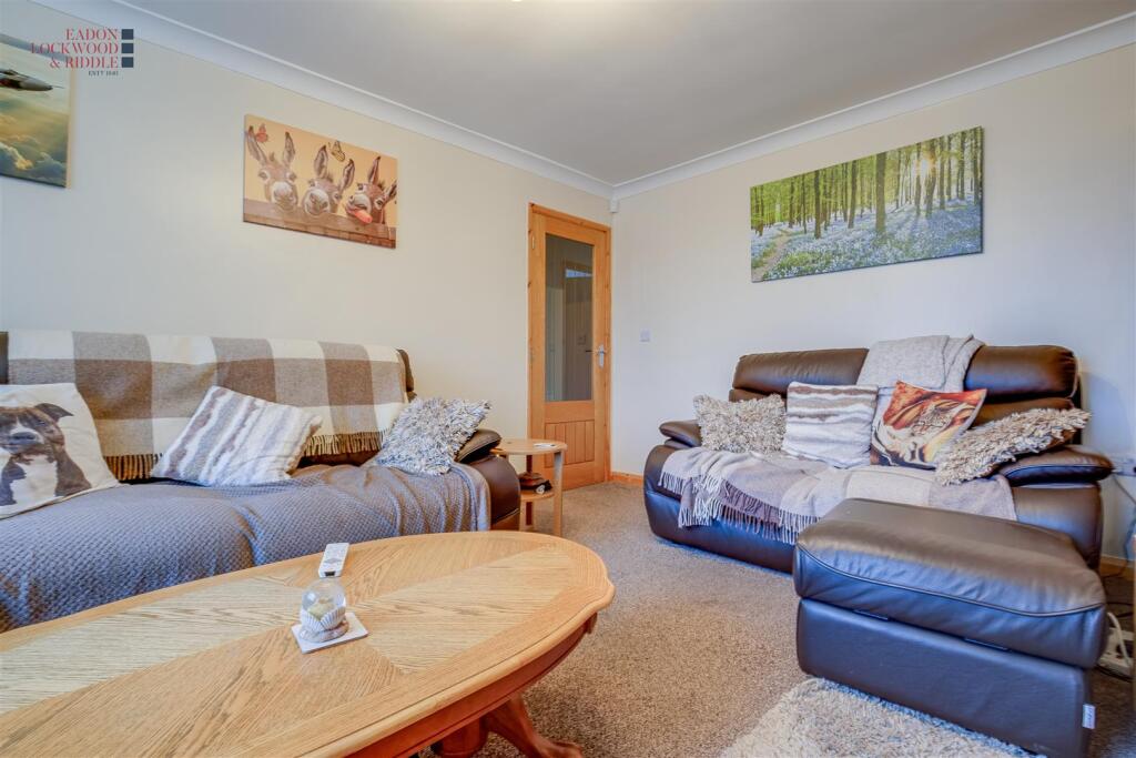 73 Norstead Crescent photo 3