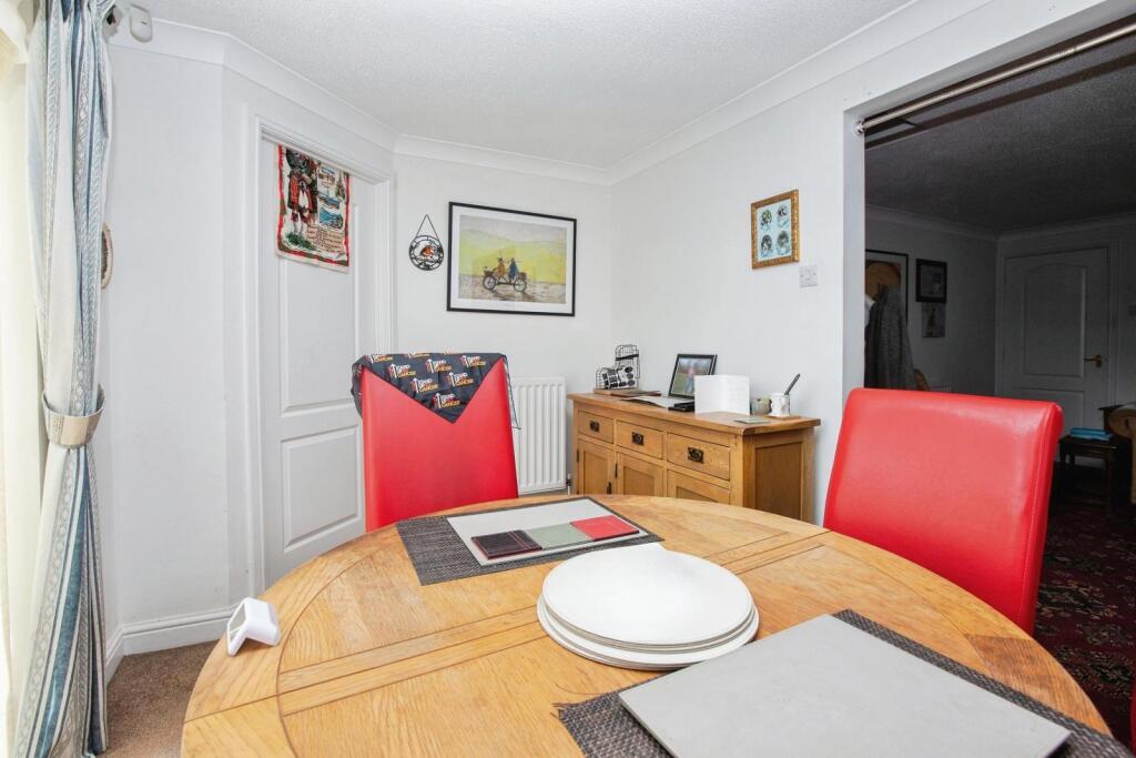 House in Ashfield, Sutton in Ashfield, Nottinghamshire - View 4