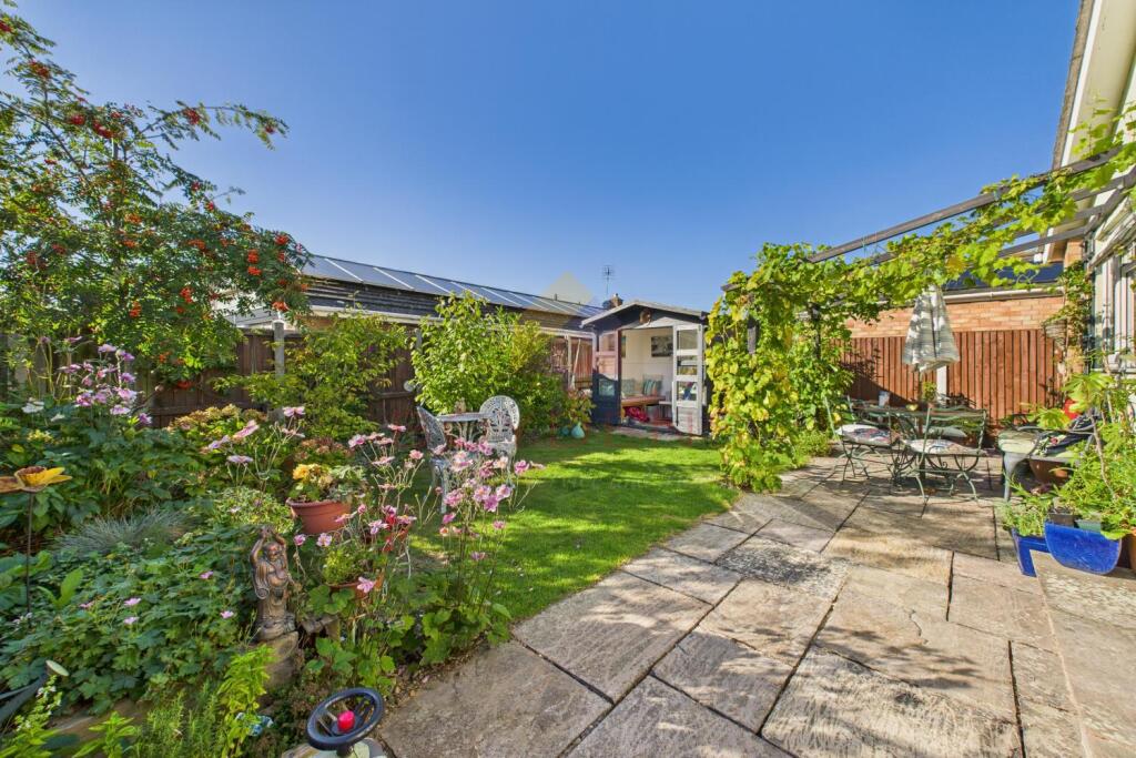 Woodland Drive, Wivenhoe photo 3