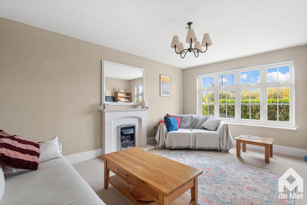 House in Cheltenham, Bishop's Cleeve - More