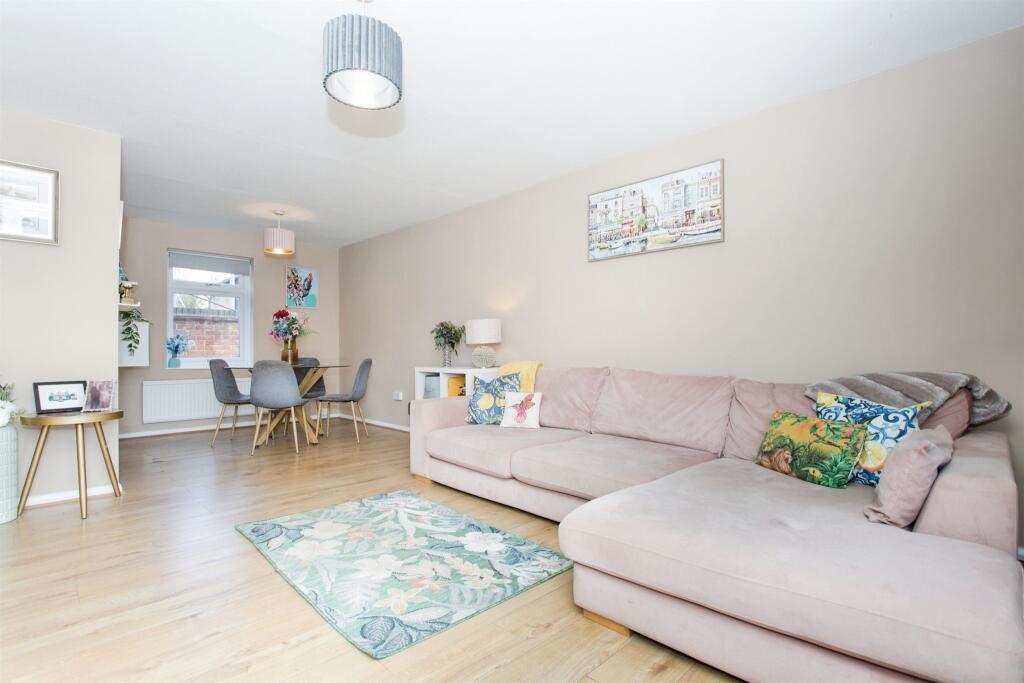 Apartment in Cambridge - View 5