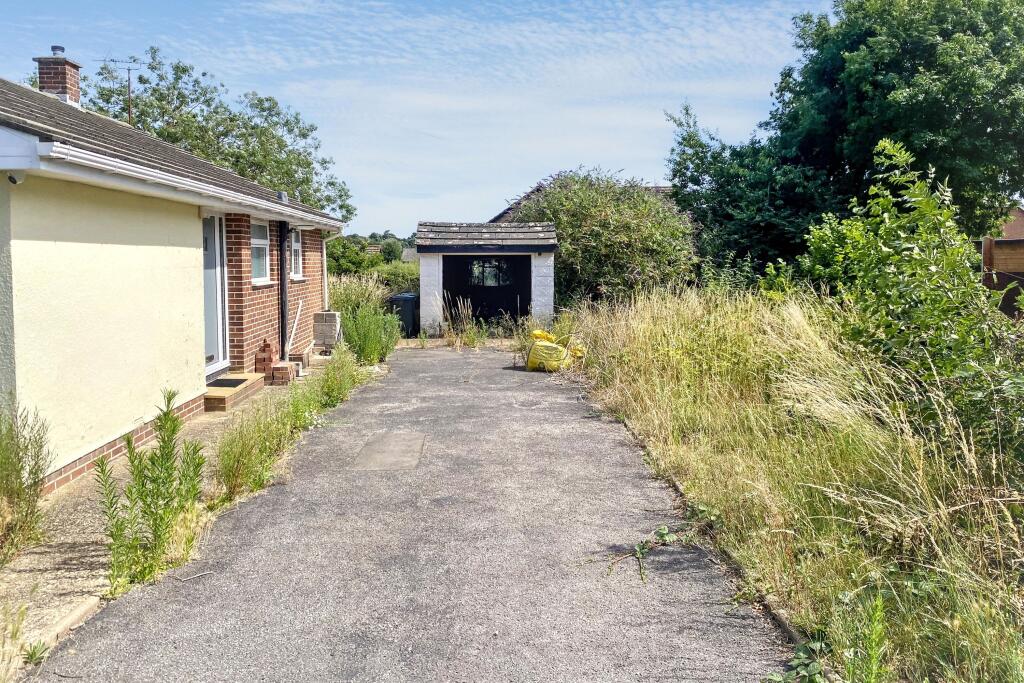 Land Adjacent 1a Sutton Road
Waterlooville, Hampshire, PO8 8PU - View 5