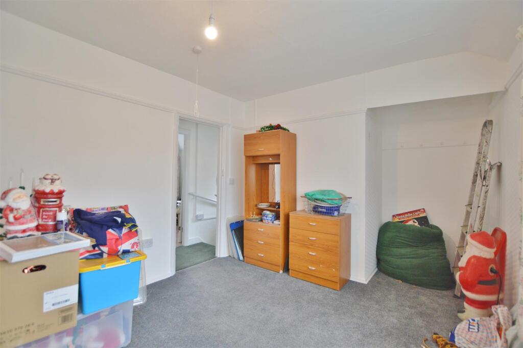 House in Slough - View 4
