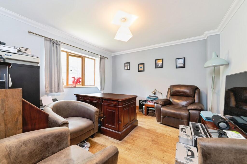 Castle Court, Kidwelly, SA17 photo 4