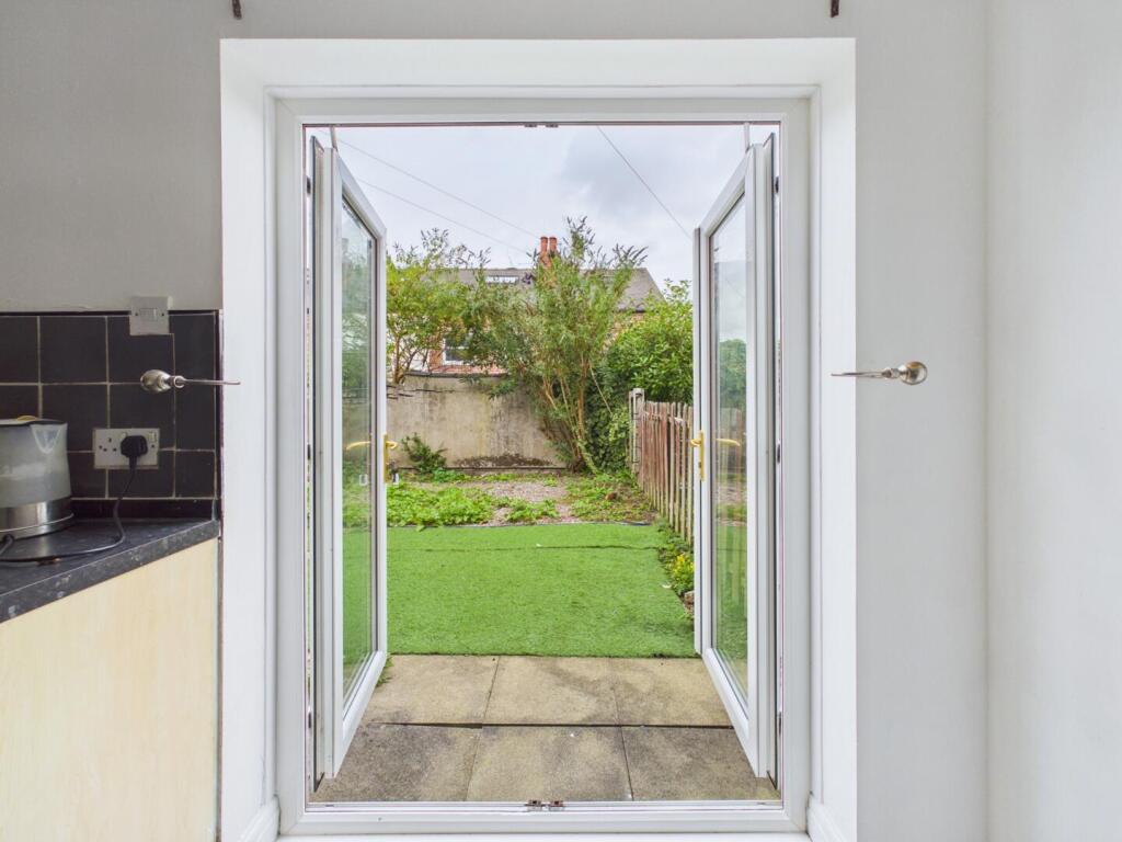House in Sheffield, Little Sheffield, Highfield - More
