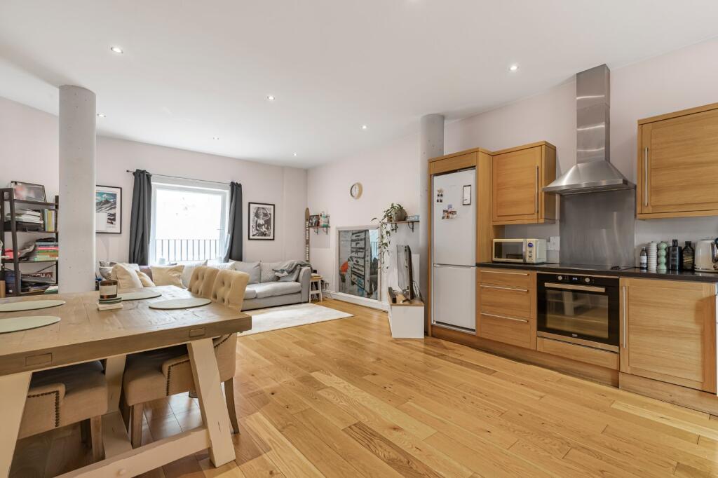 Main image of property: Crescent Lane, Clapham, London, SW4