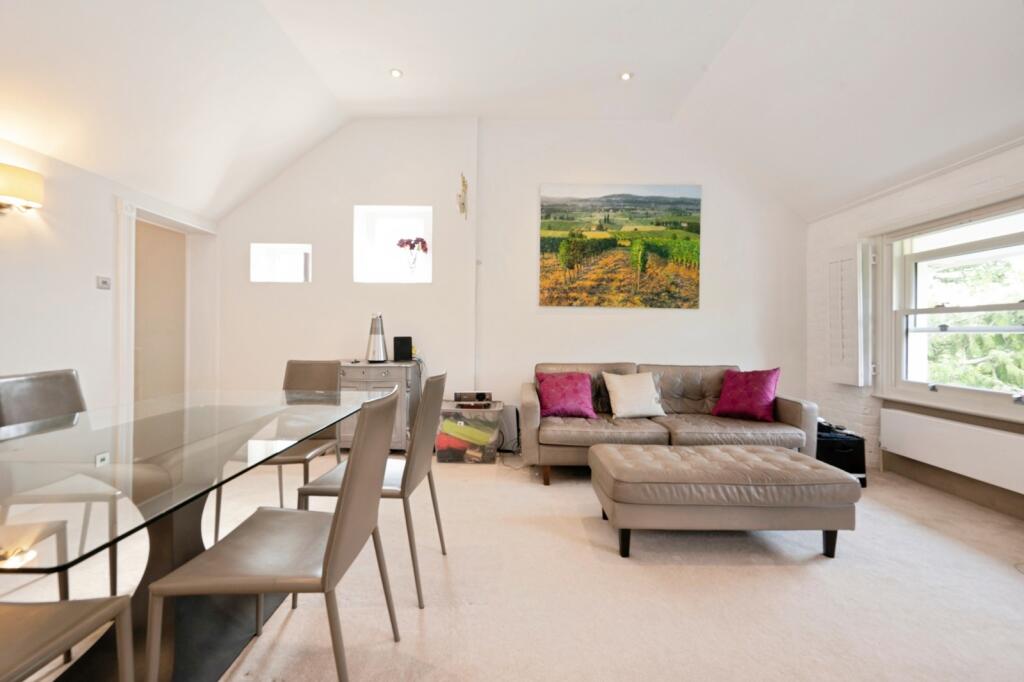 Portsmouth Road, Esher, Surrey, KT10 photo 4