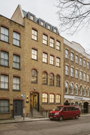 241220 18 Clerkenwell Close03.JPG