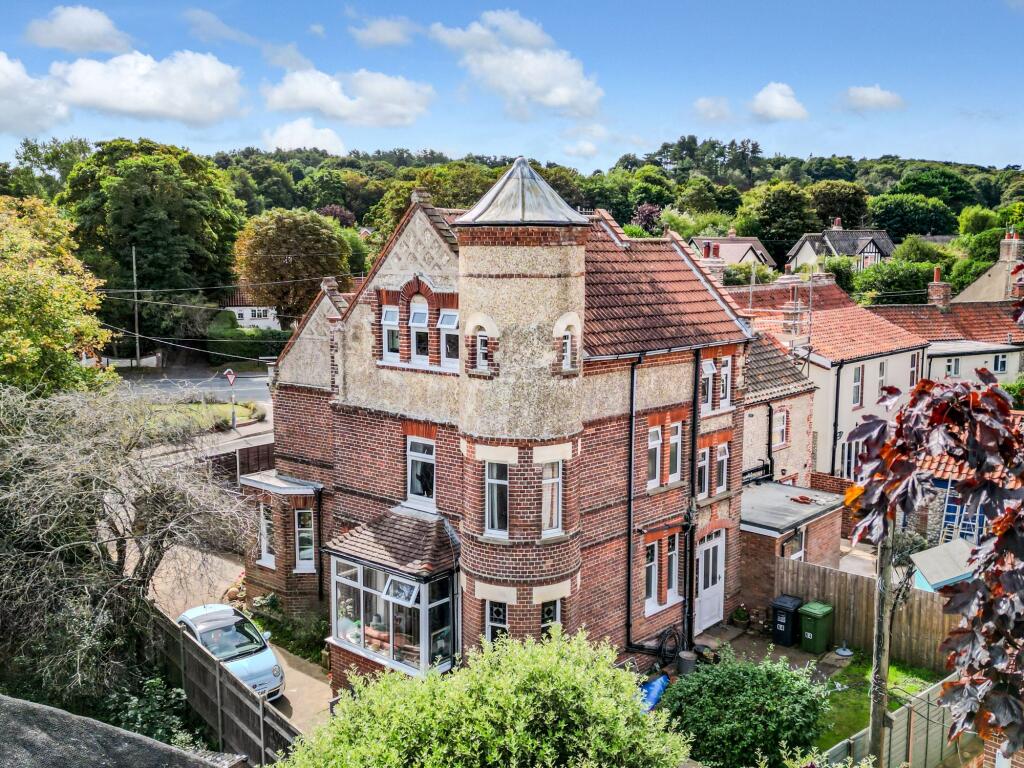 Main image of property: High Street, Overstrand, NR27