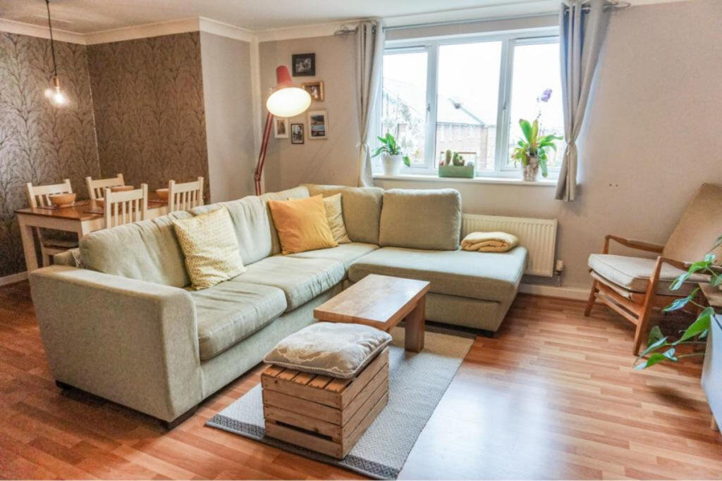 Main image of property: Clos Dewi Sant, Cardiff, CF11