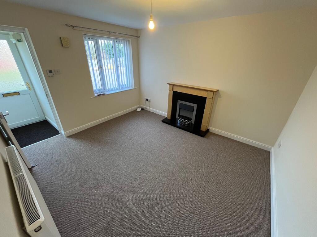 House in Burton-on-Trent, Shobnall - View 2