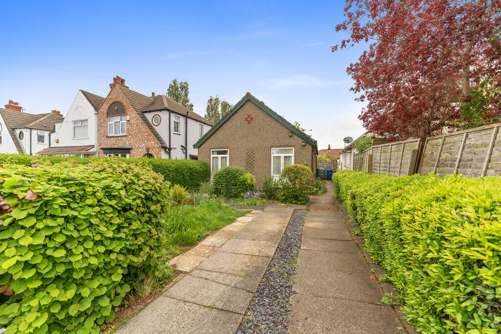 2-bed detached on Southfield Avenue, Scartho, Grimsby, £190,000