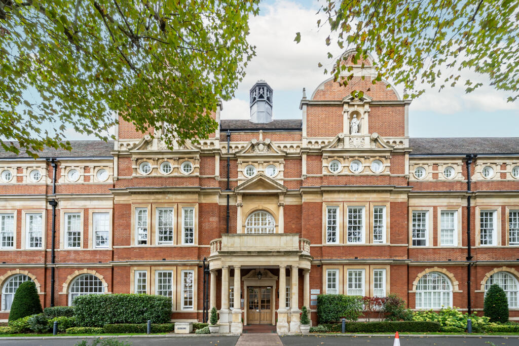 1-bed flat on 59 Lurline Gardens, London, SW11, £450,000