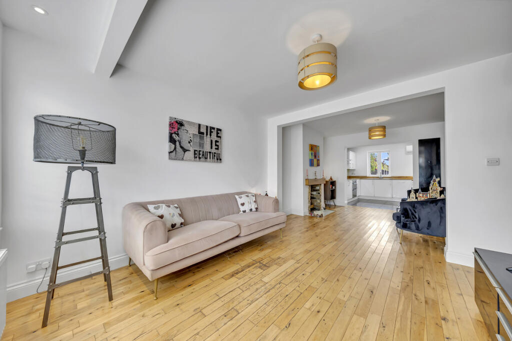 House in London, Collier Row - More