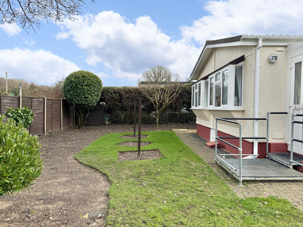 Gladelands Park, Ringwood Road, Ferndown, Dorset photo 2