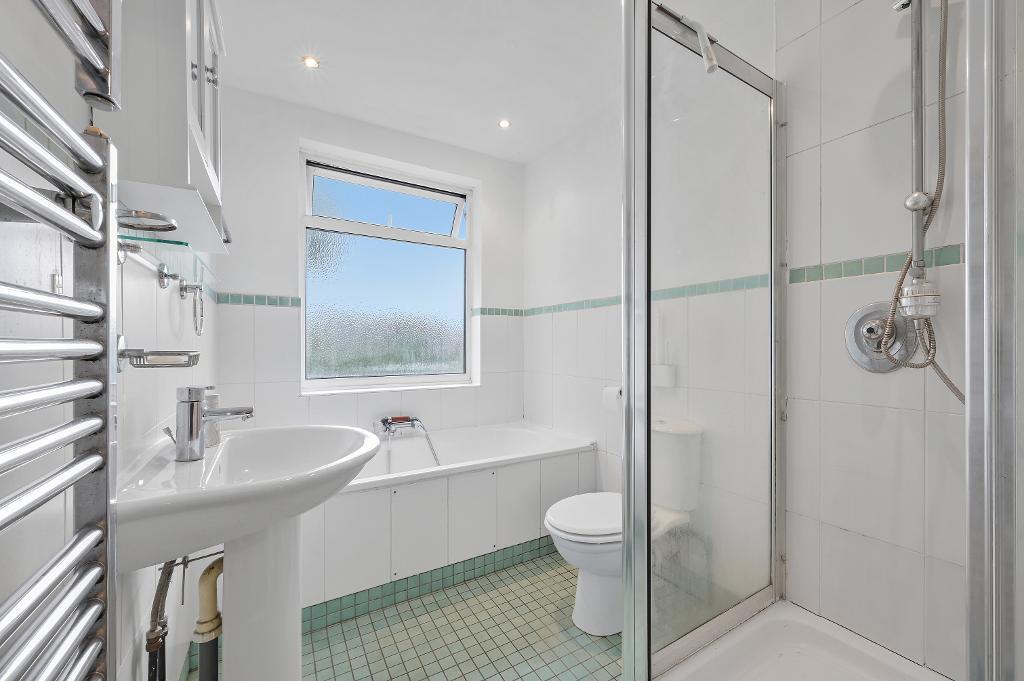 Apartment in London, Cottenham Park, Raynes Park - View 5