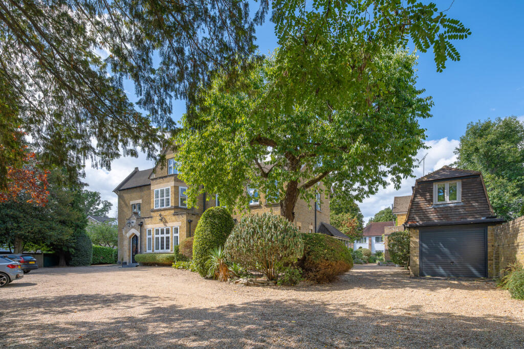 Apartment in Weybridge - View 4
