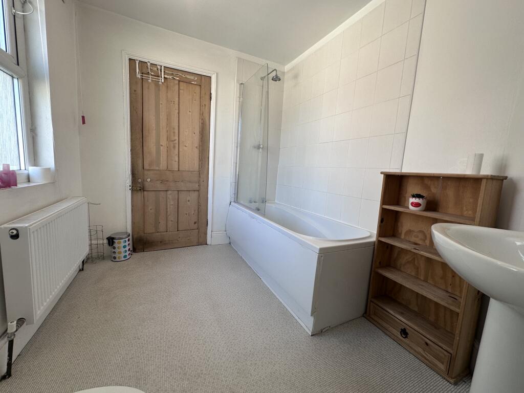 House in Nottingham, Nottinghamshire - View 4