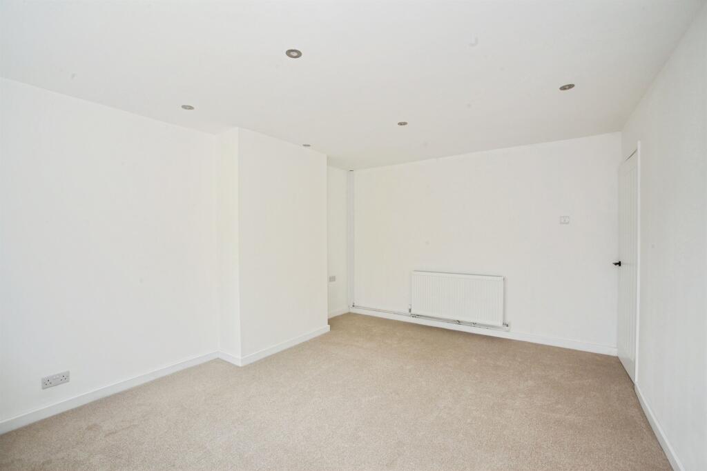 House in Nantgarw, Taffs Well - View 3