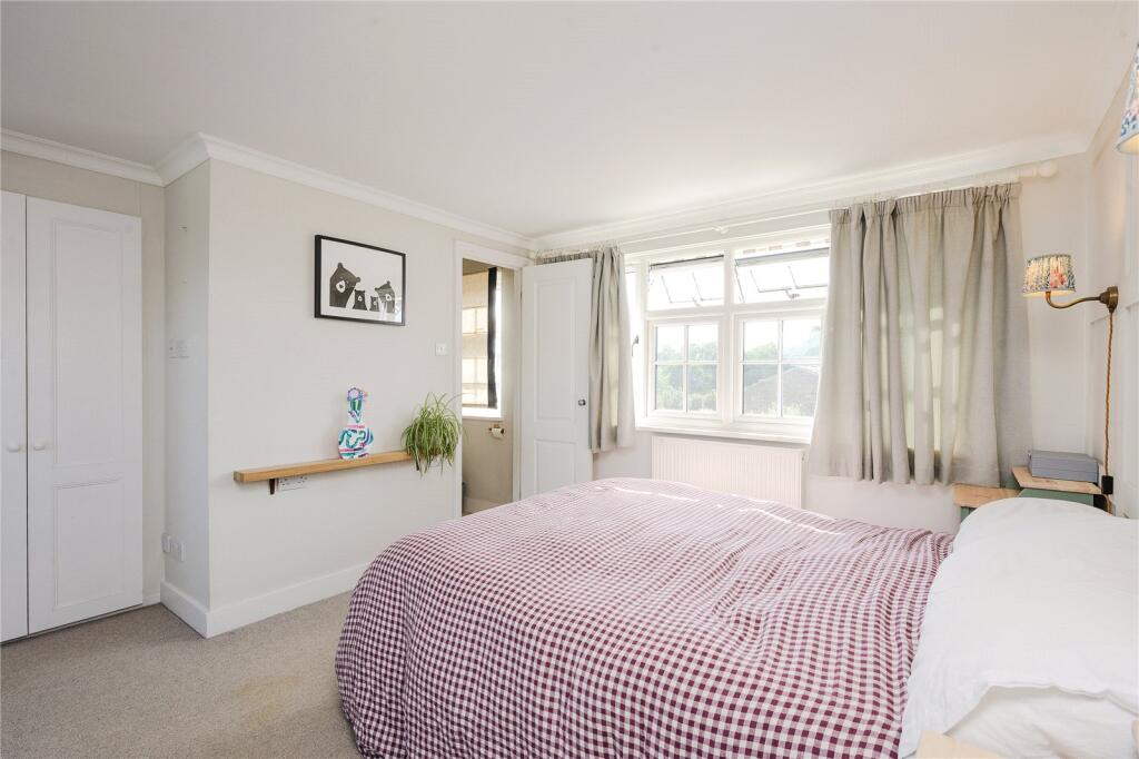 House in Twickenham - More