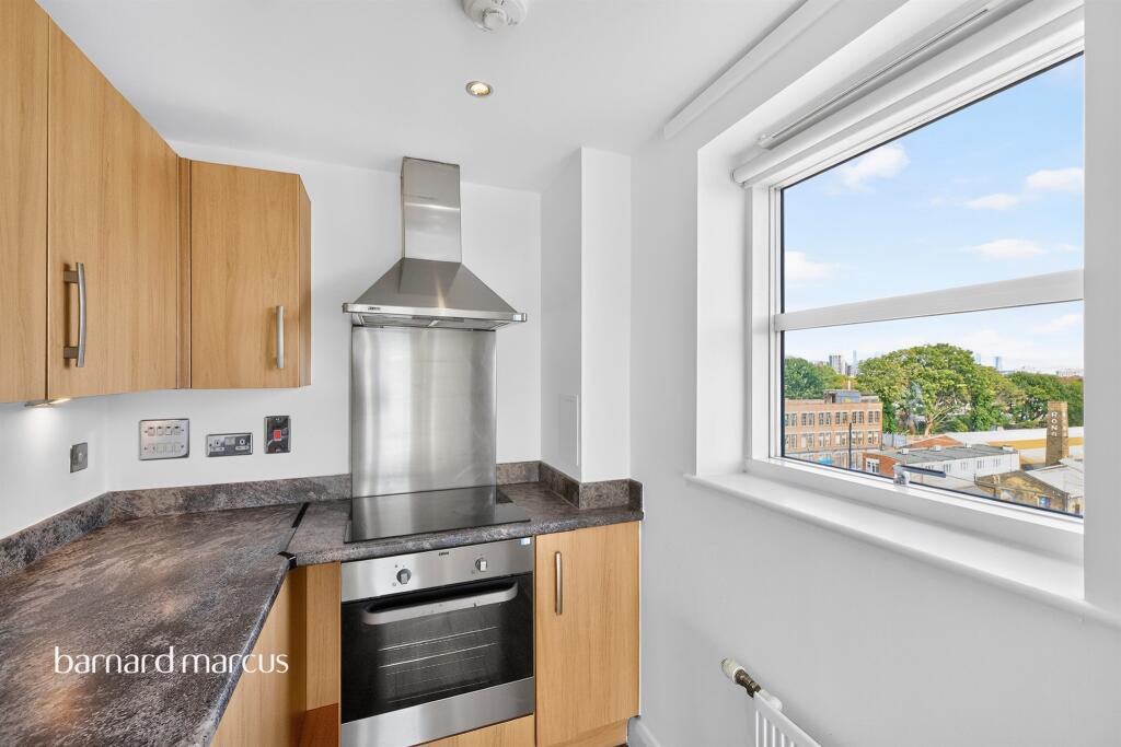 Apartment in London - View 5