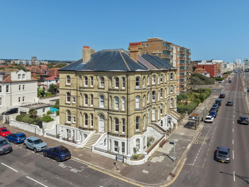 Kingsway, Hove, BN3
