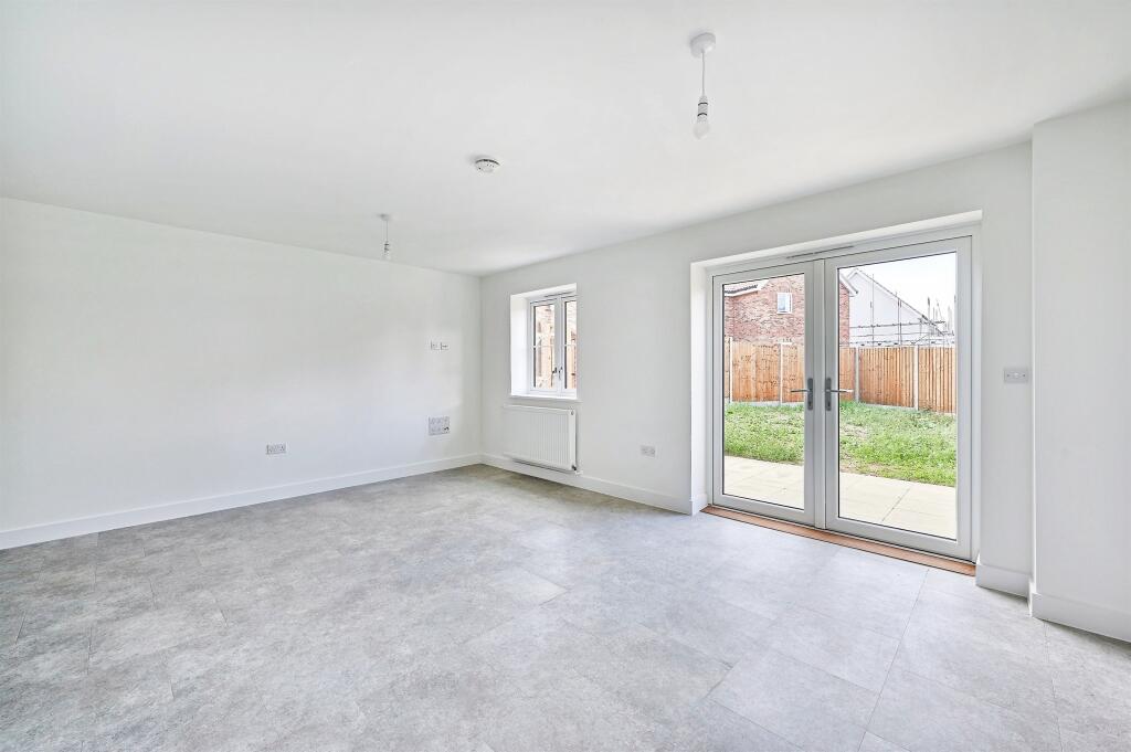 Saxon Drive, Great Chesterford, Saffron Walden photo 2