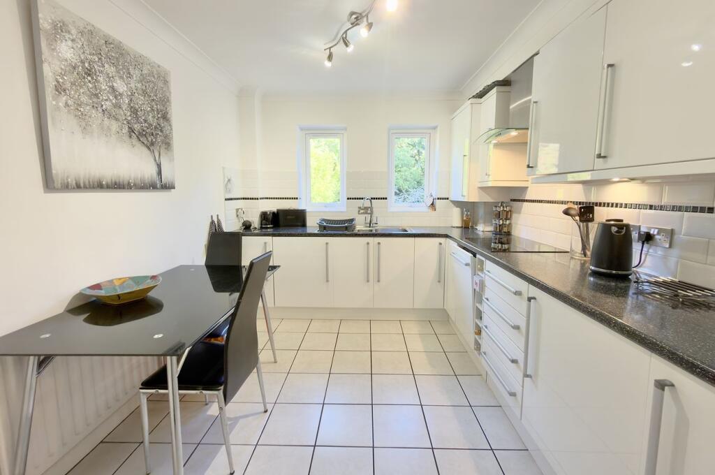 Apartment in Bournemouth, Winton - View 4